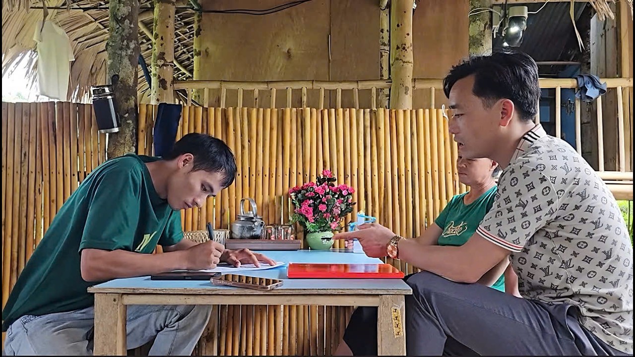 In the end, the man yielded to Bao's persistence and accepted the money.