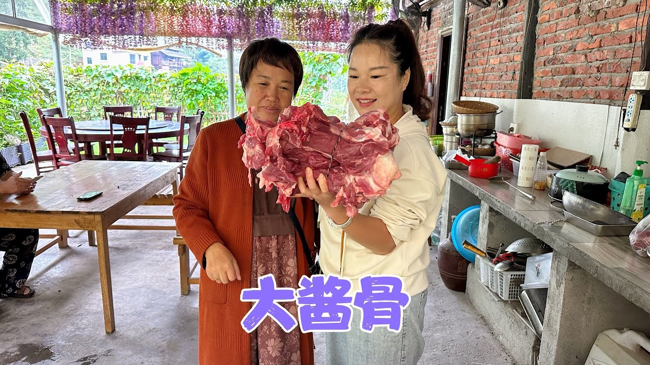 姐姐花一百多买二十斤筒骨，秋子做一大锅大酱骨，和邻居们打平伙