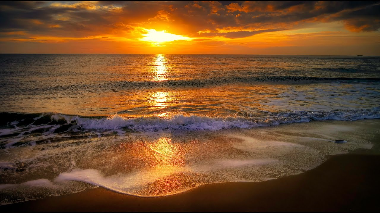 Cure your insomnia, fall asleep quickly to the sound of waves gently crashing against the shore