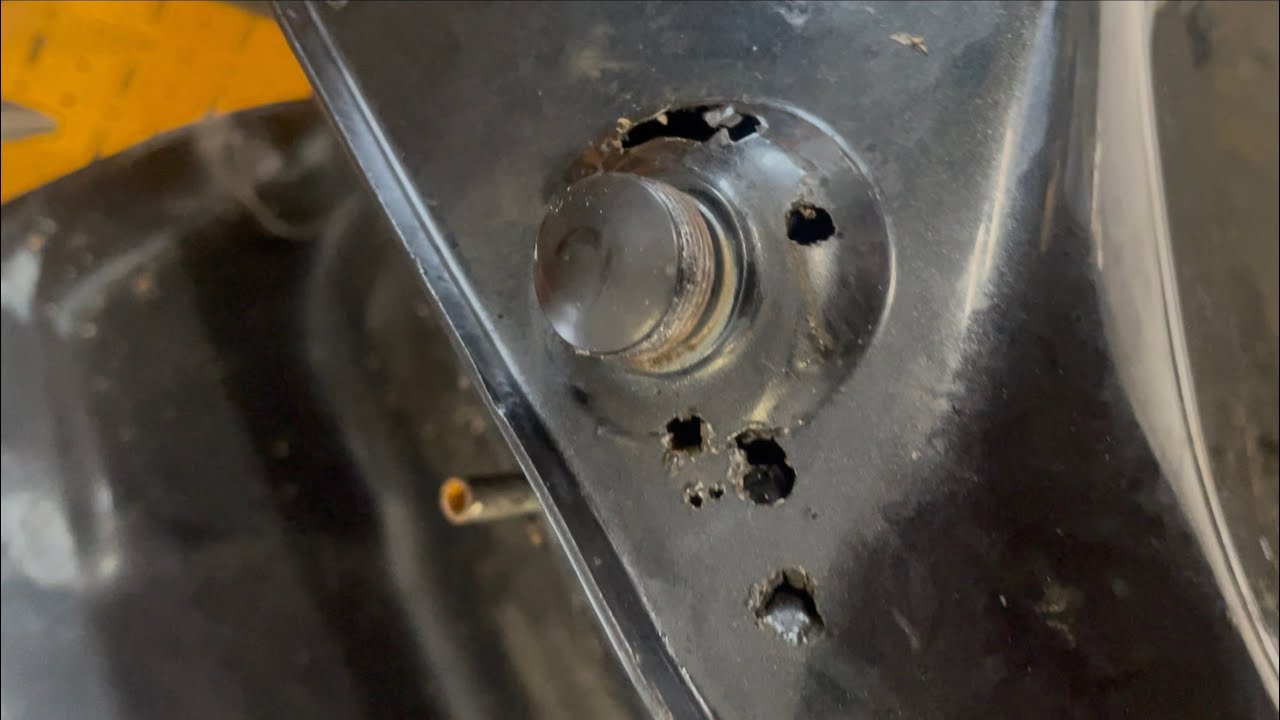 De La Rouille à la Route BMW R80 R Episode 2 (démontage carburateurs & freins)