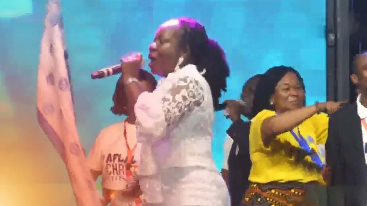 🔥🔥HOT PENTECOSTAL PRAISES led by JOYCE EFFAH at Aflao for Christ Crusade