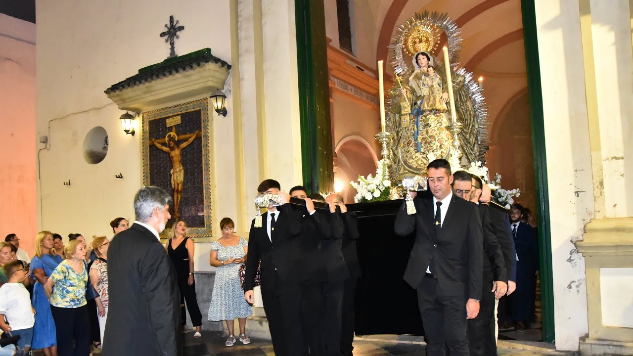 La Virgen de Los Remedios recorre en andas las calles con su feligresía