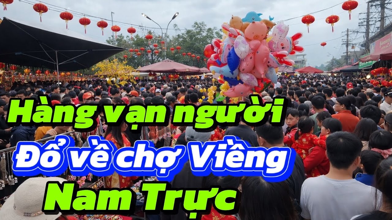 Hàng vạn người đổ về Hội chợ Viềng Nam Trực trưa mồng 8 Tết