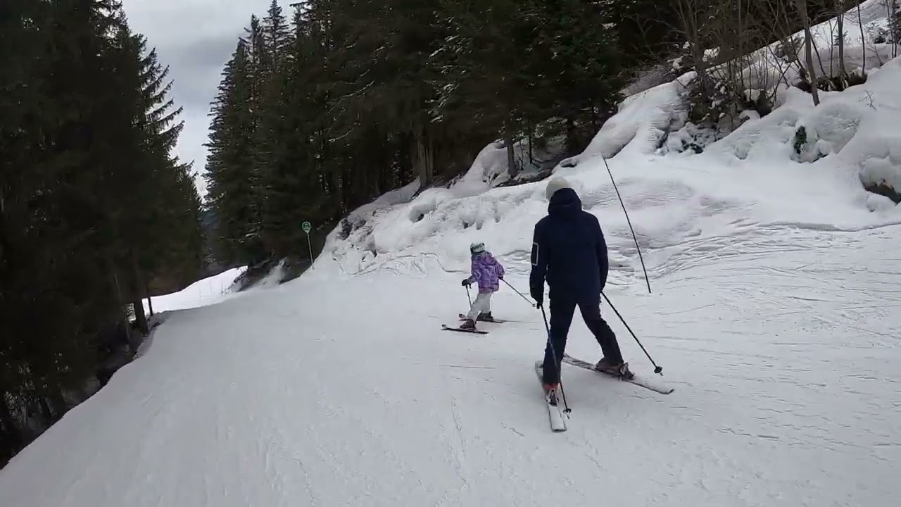 Skiing back to La Tania - Spring 2024
