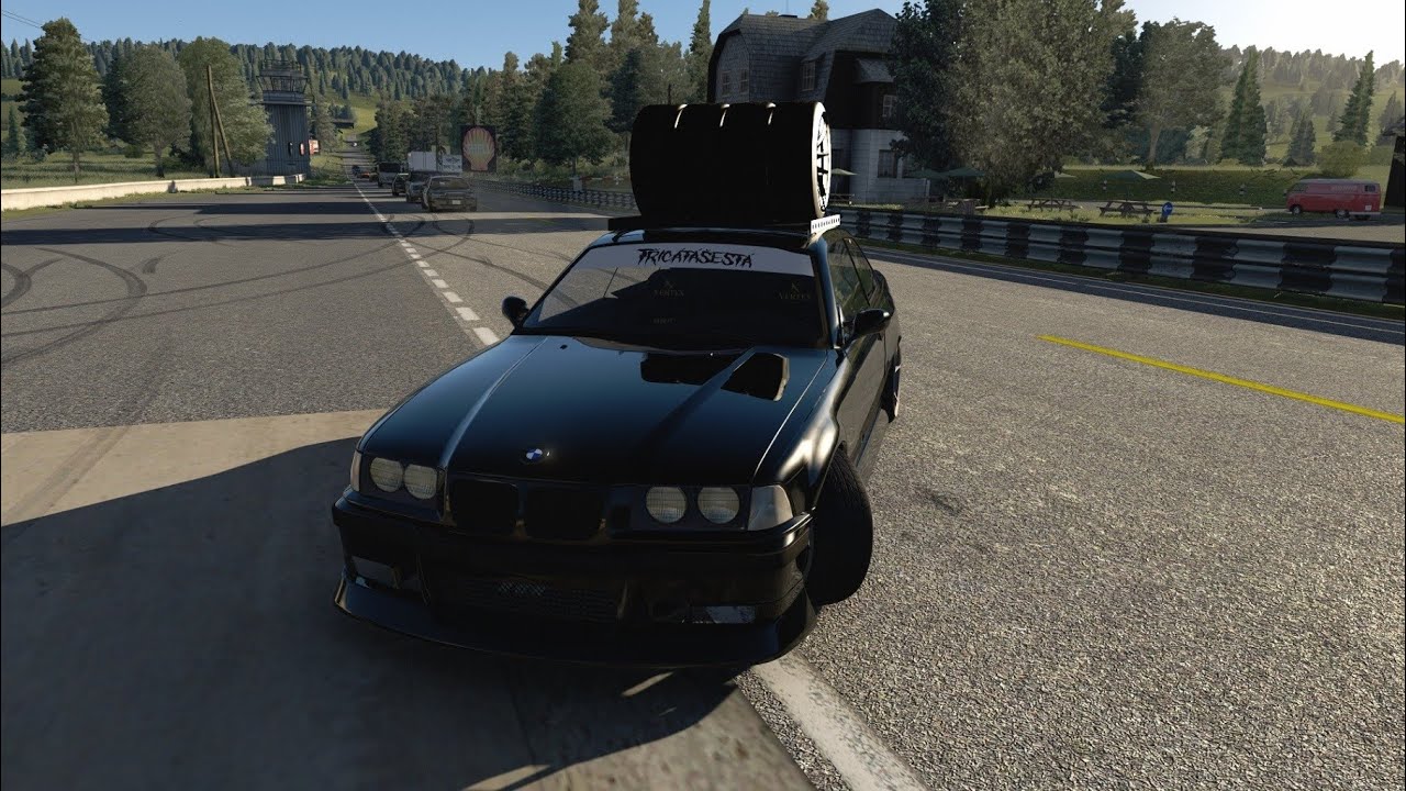 Дрифтер на M3 E36 торопится на сходку