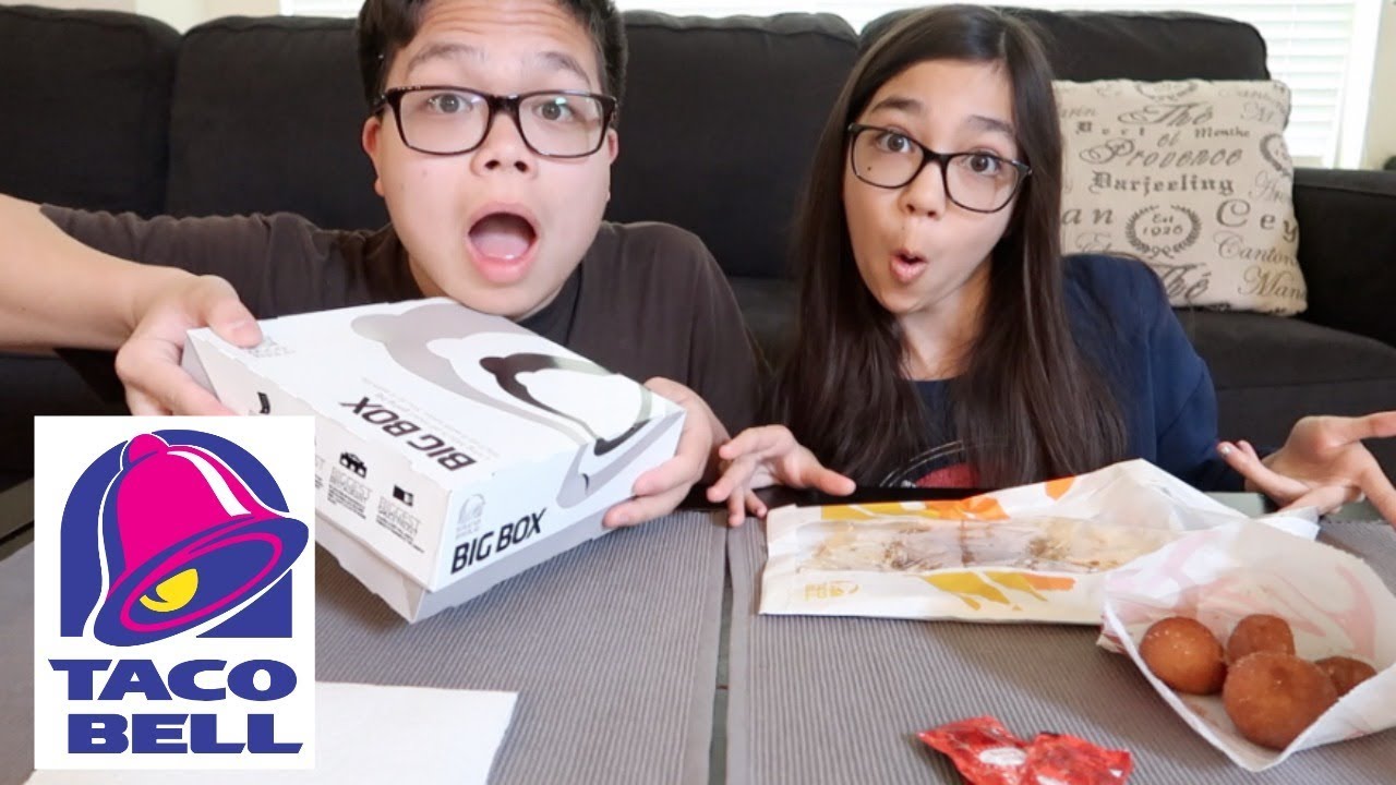TACO BELL MUKBANG | $5 TRIPLE MELT BURRITO BOX & CHICKEN QUESADILLA