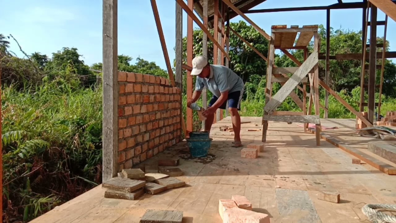 PASANG DINDING BATA MERAH RUMAH KAYU