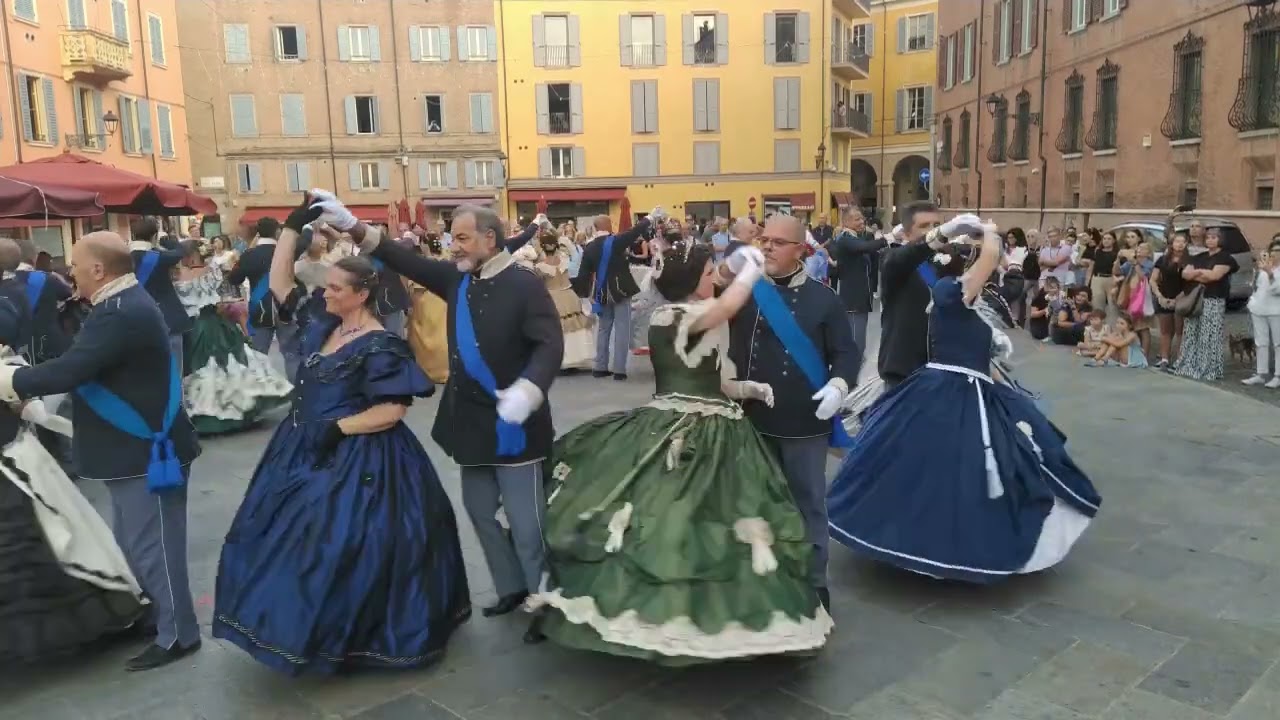 Gran Ballo 800 a Modena