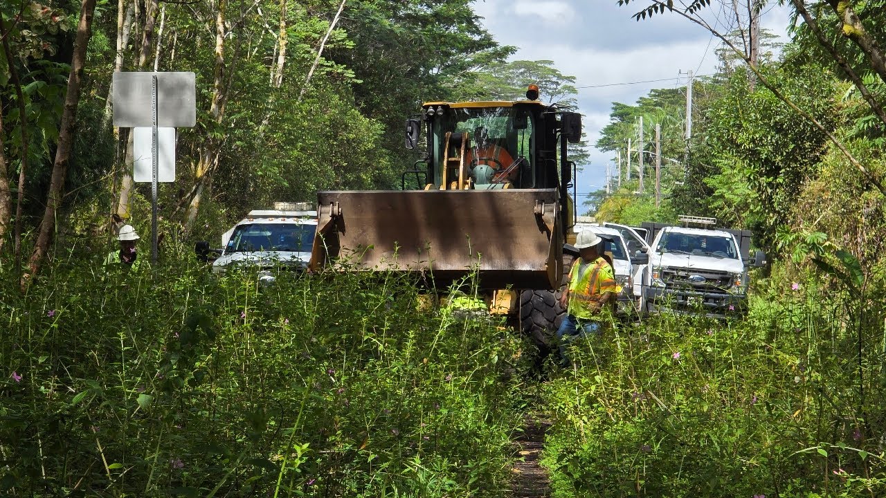 LIVE Clearing of Leilani Avenue in Leilani Estates -  September 22, 2025 - Part 1