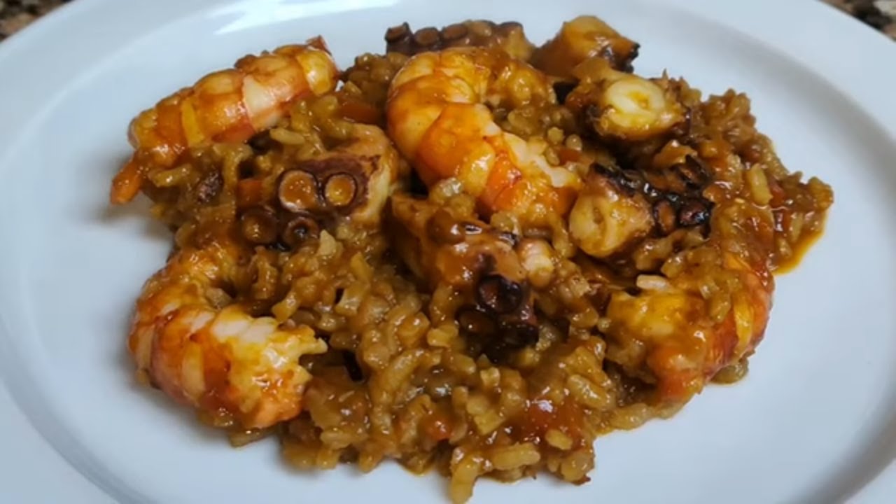 ARROZ CON PULPO Y MARISCOS. COCINA TRADICIONAL GALLEGA