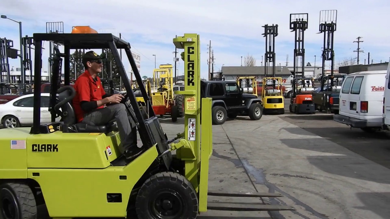 #D20871 Nice running Clark C500Y50, 5,000lb Capacity Pneumatic Tire Forklift