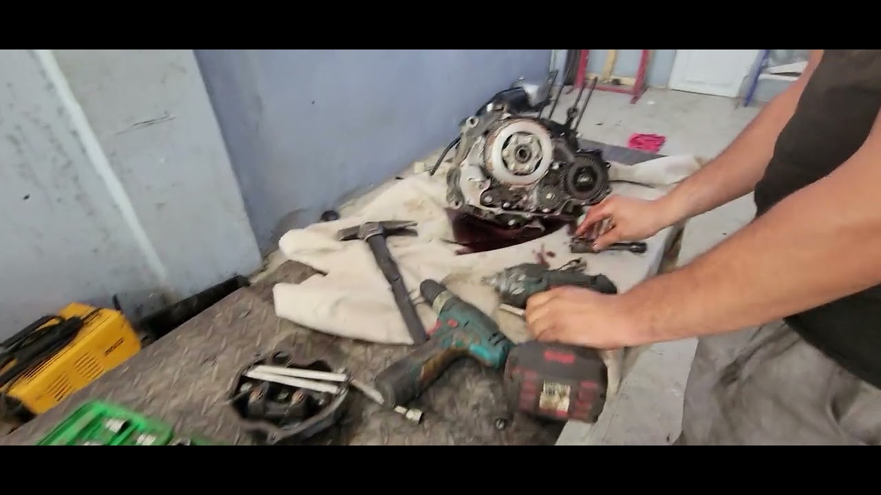 démonter le moteur keeway k-light 202