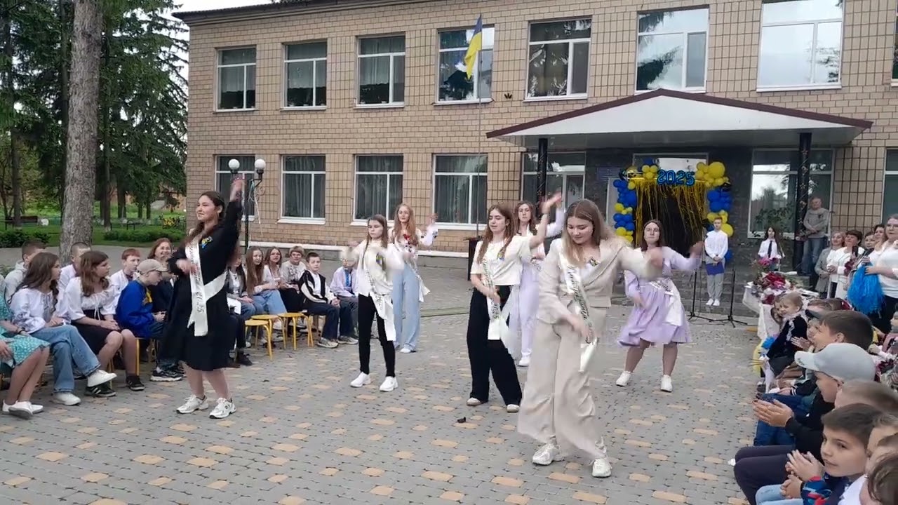 Останній дзвоник 2025. Танець випускників.