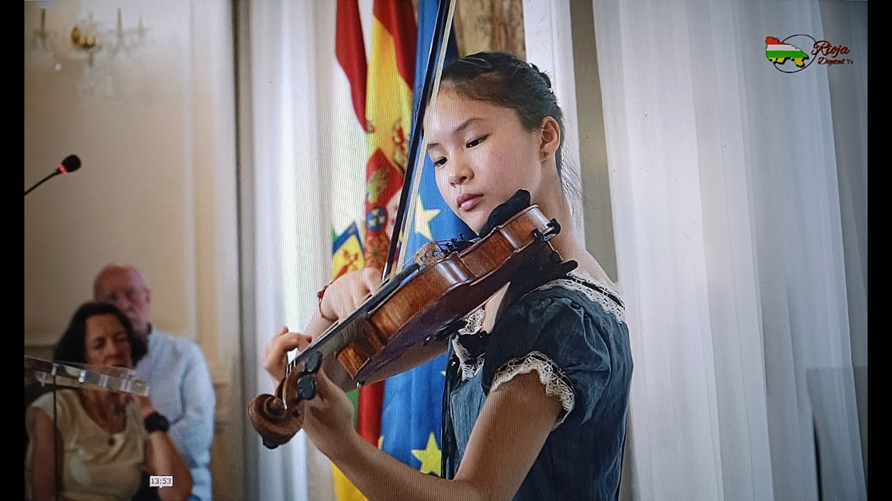 Concierto de la joven violinista y pianista china Youlan Lin en el Centro Riojano de Madrid