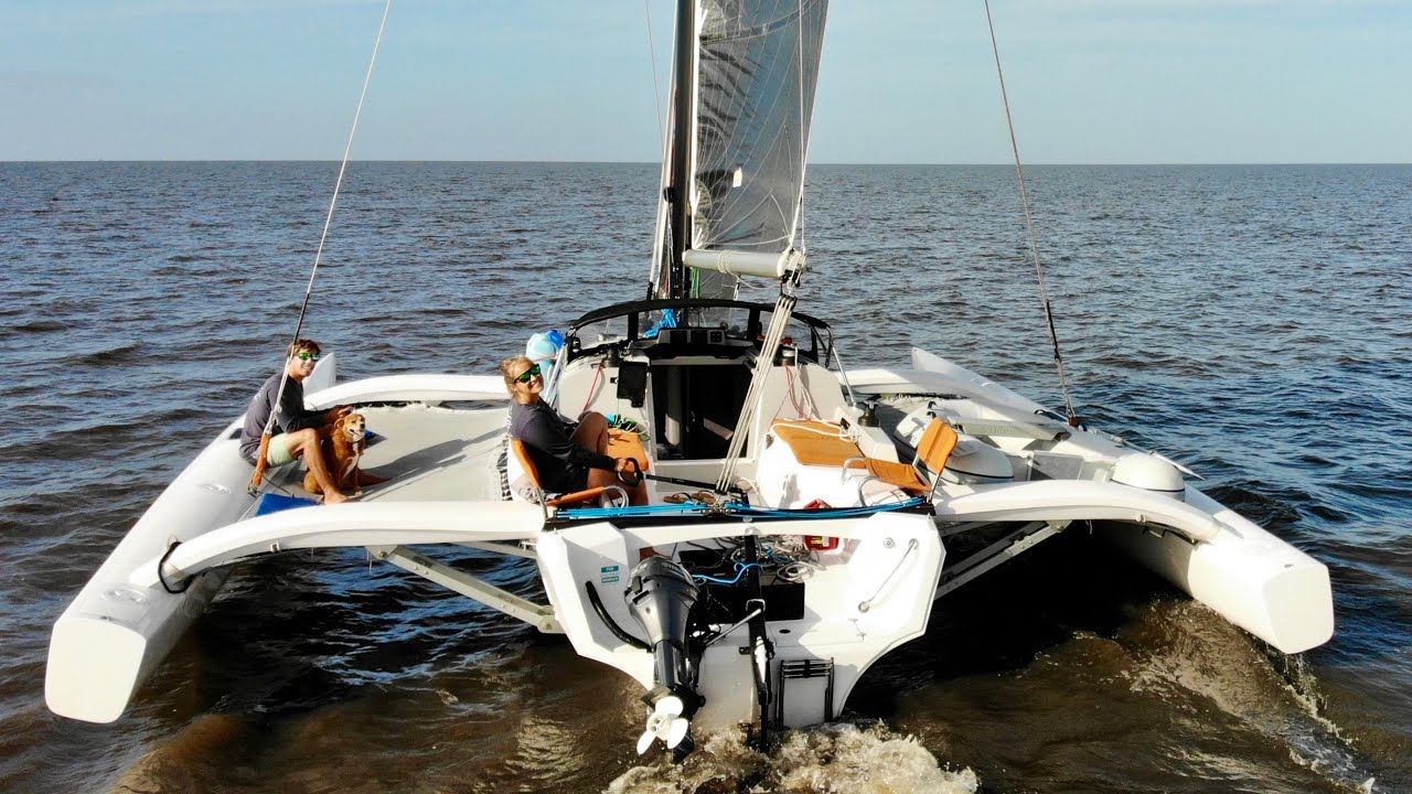 Sailing Across Lake Okeechobee on the 28' Corsair 880 Trimaran