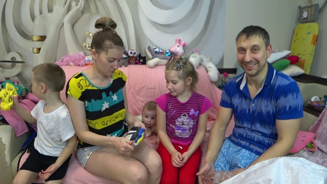 ЛЮБИМЫЙ ВАСИЛЕК, РАСПАКОВКА ПОСЫЛКИ ИЛИ НАШЕСТВИЕ НОСКОВ. UNPACKING THE PARCEL. #StepFamily