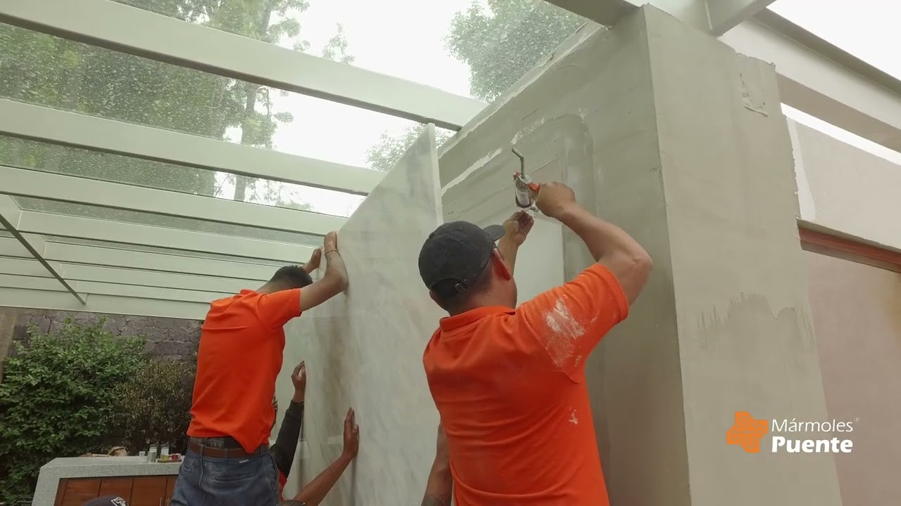 INSTALACIÓN CON ANCLAJE MÁRMOL NAMIBIA SKY 4k