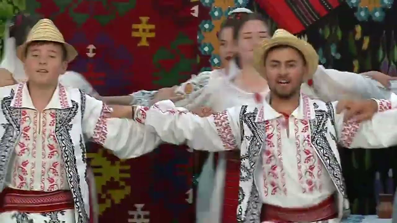ANSAMBLUL  FOLCLORIC „ DOBRUNEANCA” -   DANS MIXT OLTENESC