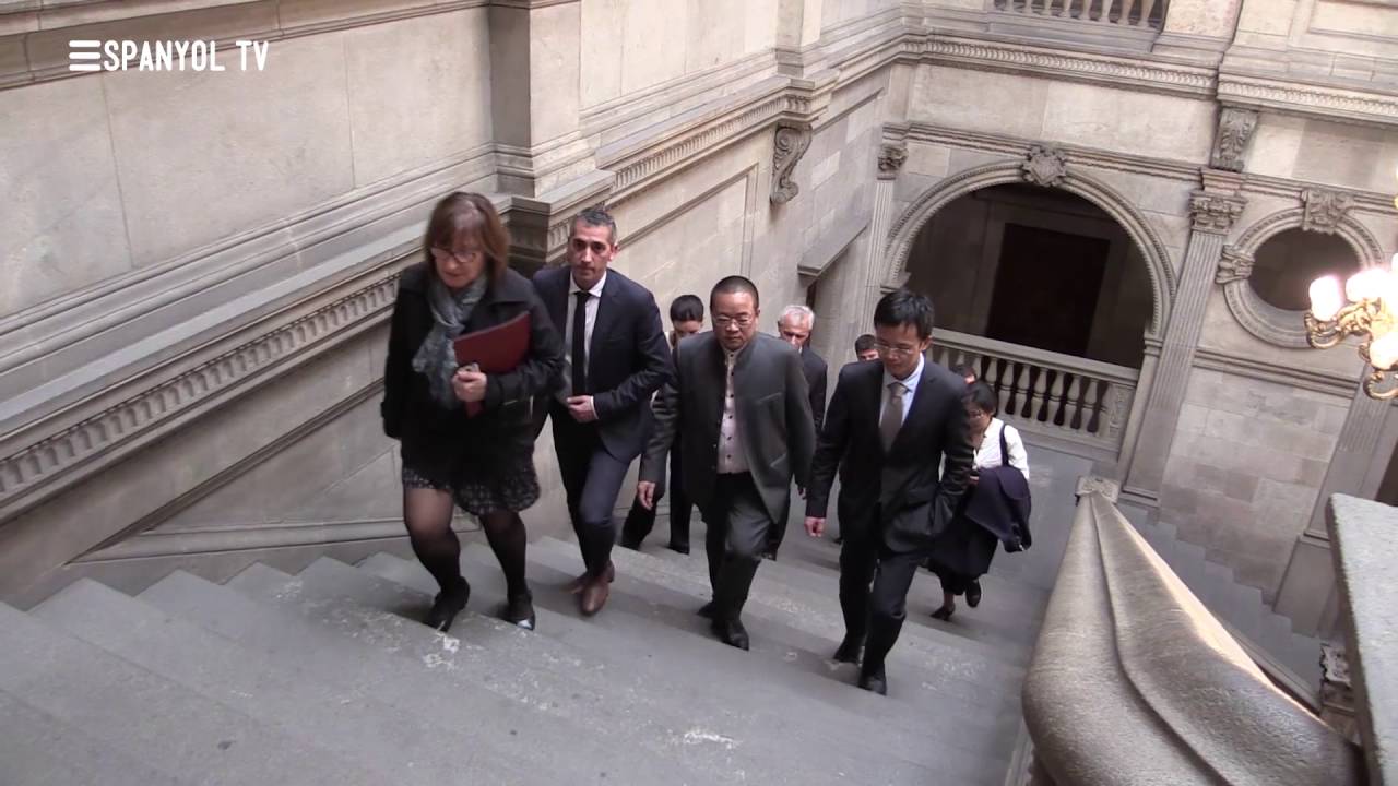 Presa de contacte amb el president Puigdemont i l'alcaldessa Colau