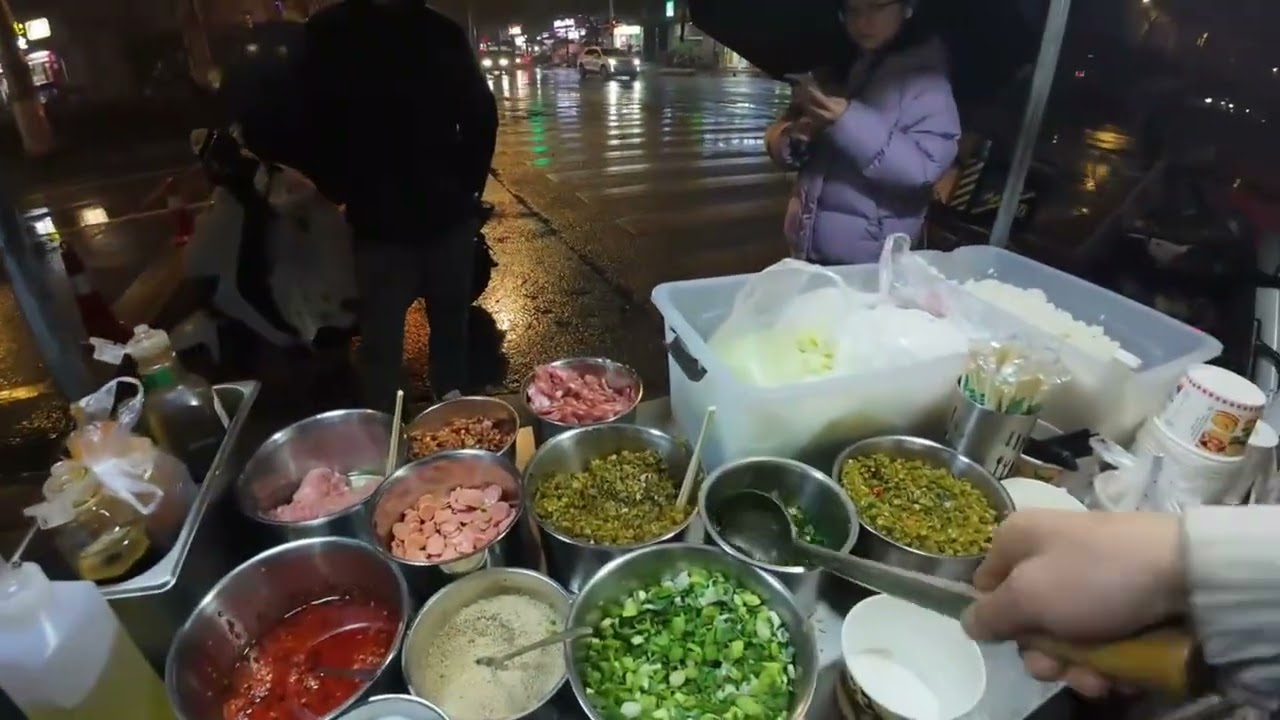 How Real Chinese Street Vendors Make Fried Rice 🔥 Wok Fire Show