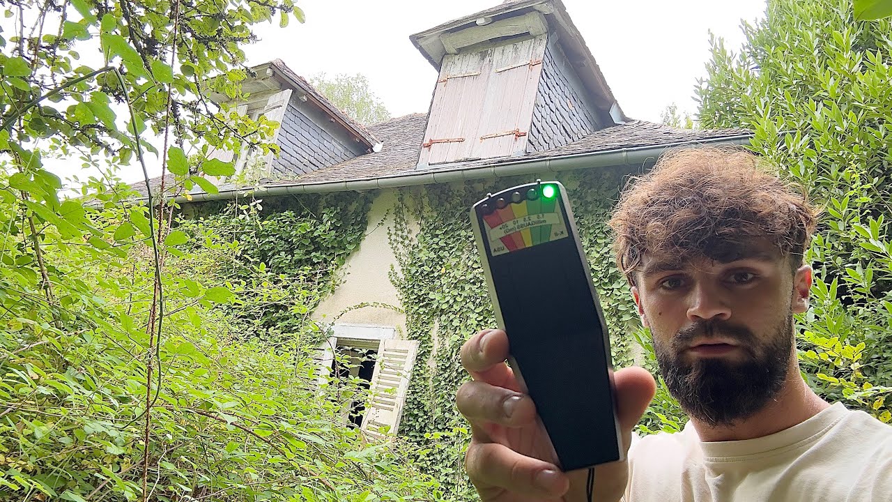 SOMMES NOUS VRAIMENT SEULS DANS CETTE MAISON ABANDONNÉE DANS LES BOIS !? (Urbex)