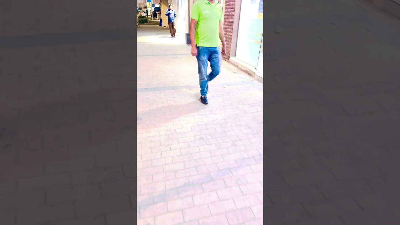 #randomlive