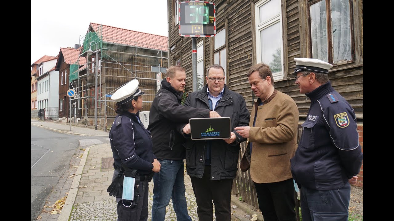 Geschwindigkeitsmesstafel in der Mühlenstraße in Blankenburg (Harz)