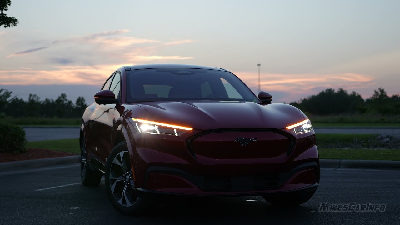 👉 AT NIGHT: Ford Mustang Mach E - Interior & Exterior Lighting Overview EV + Night Drive