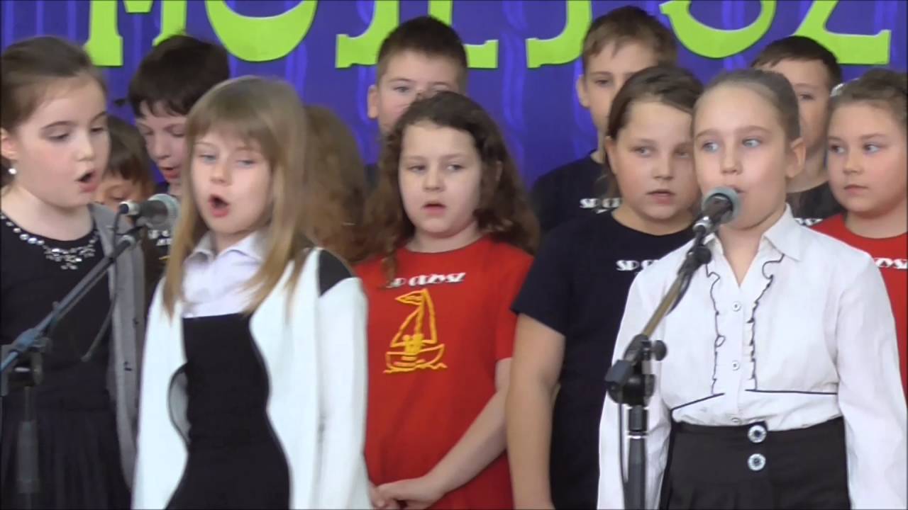 ''Piosenka o mojej szkole'' występ klas 2 ZSP w Orzyszu