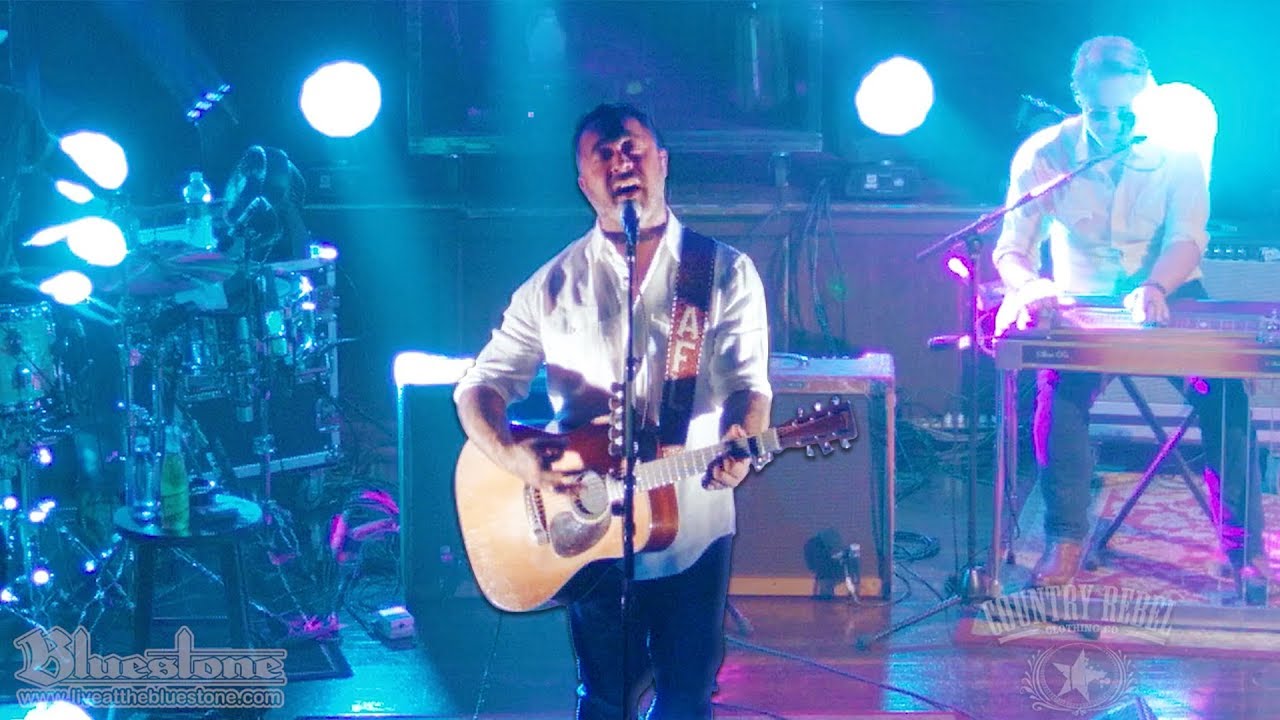 Aaron Lewis Sings 'Mama' Live at the Bluestone