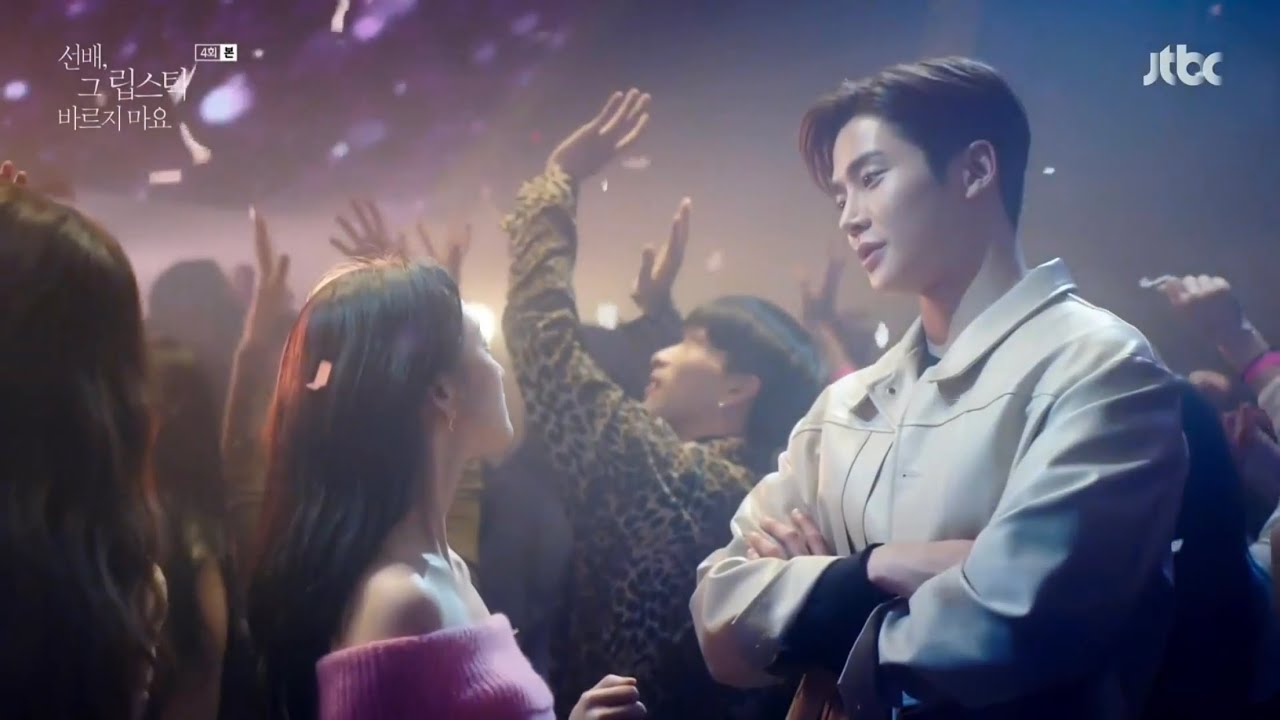 Subae, don&rsquo;t put on that Lipstick - Rowoon watches over Jinah at club