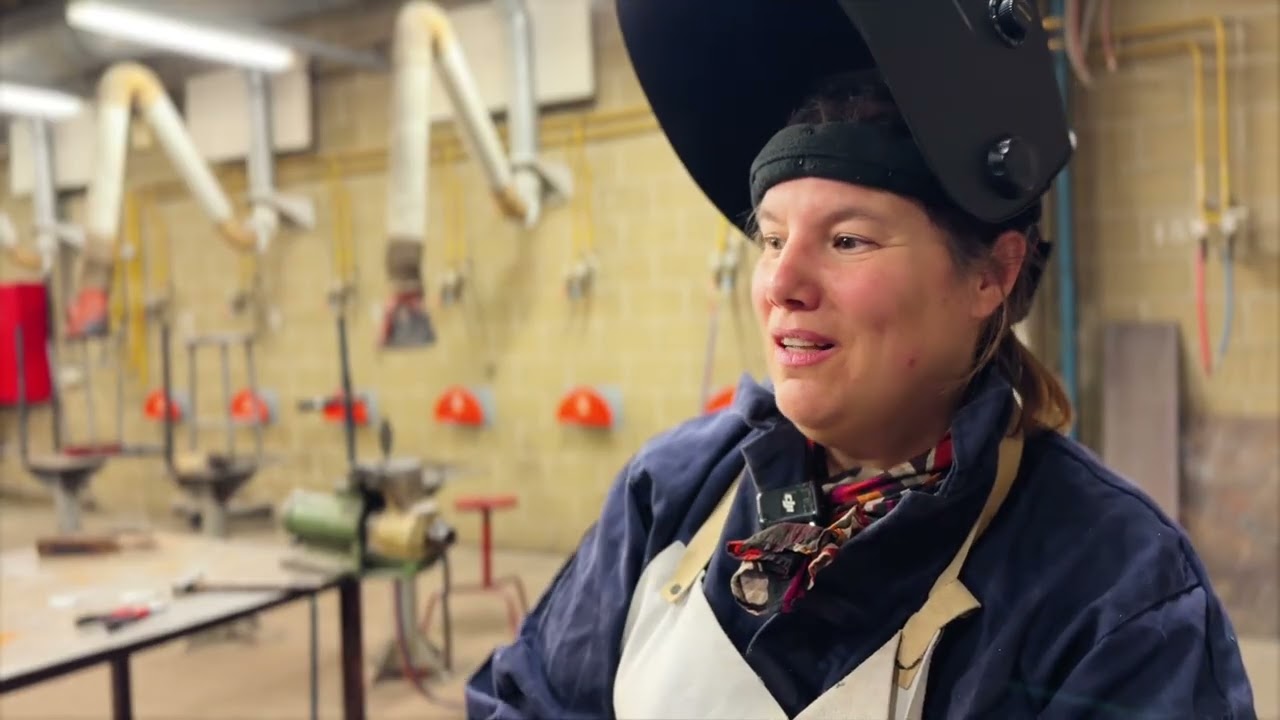 Institut provincial Thomas Edison Charleroi - Sandra, étudiante en ferronnerie artisanale