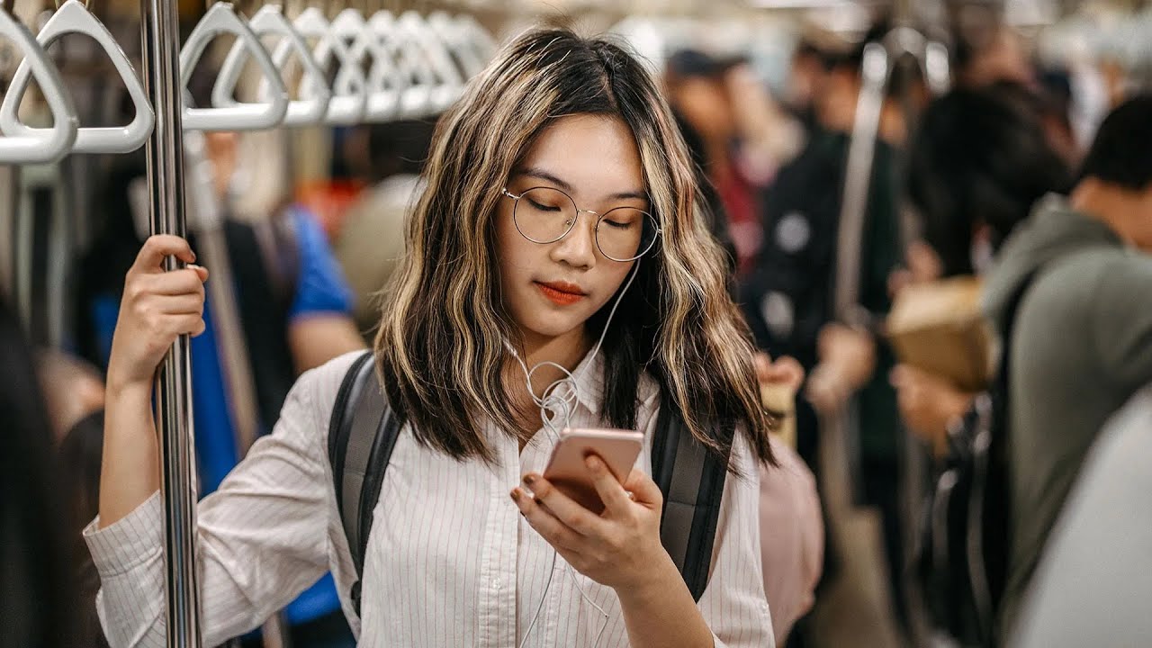 Generation Z - Navigating Digital Frontiers & Social Change (3 Minutes)