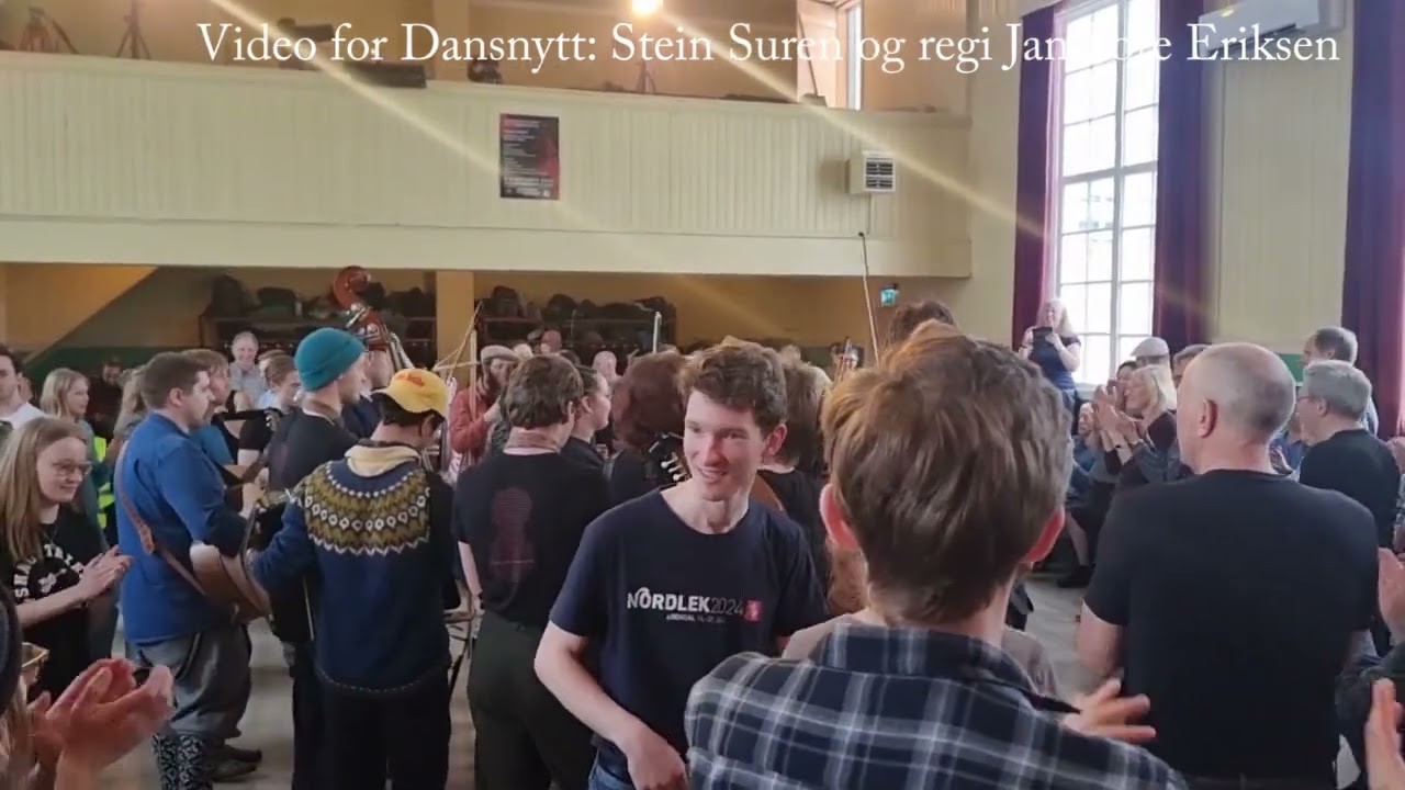 Snaustrinda Spelemannslag spiller pols på Røros 23.2.24 Dansnytt Stein Suren