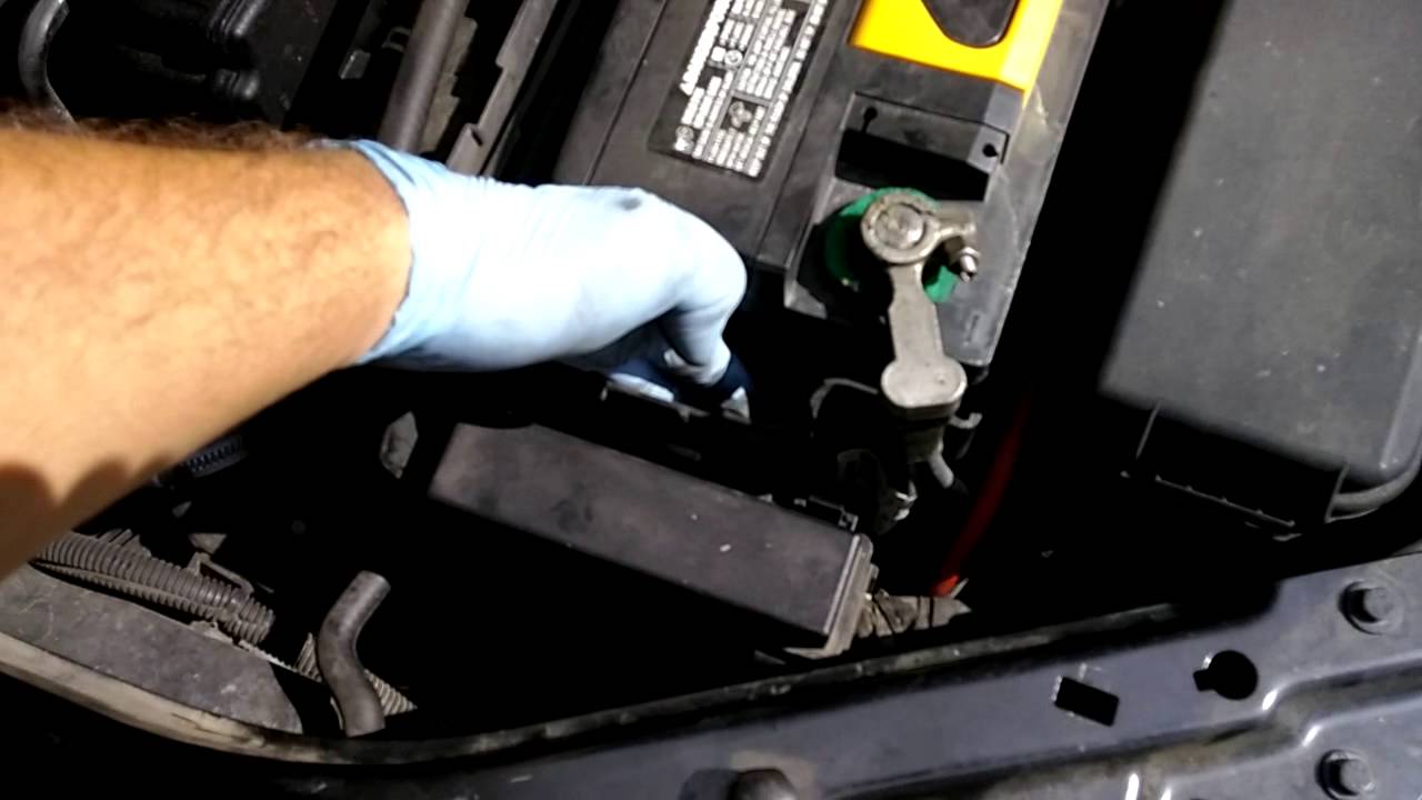 The Easy Way: Saab 9-3 2.0t Left Headlight Bulb Replacement