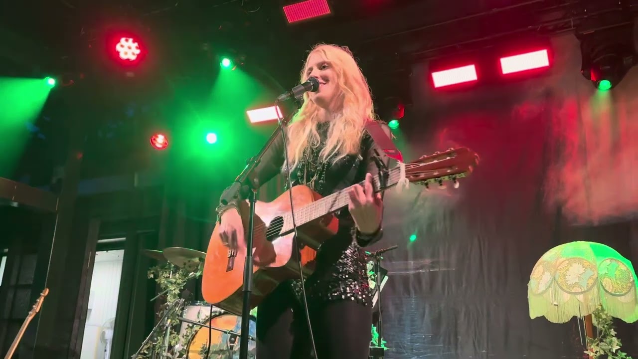 Amanda Jenssen live 2025 Santa Mosebacke 