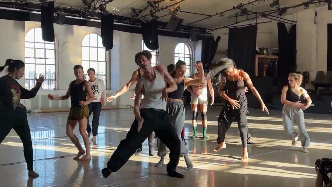 Martha Graham Company ensayo pieza de Hofesh Schechter