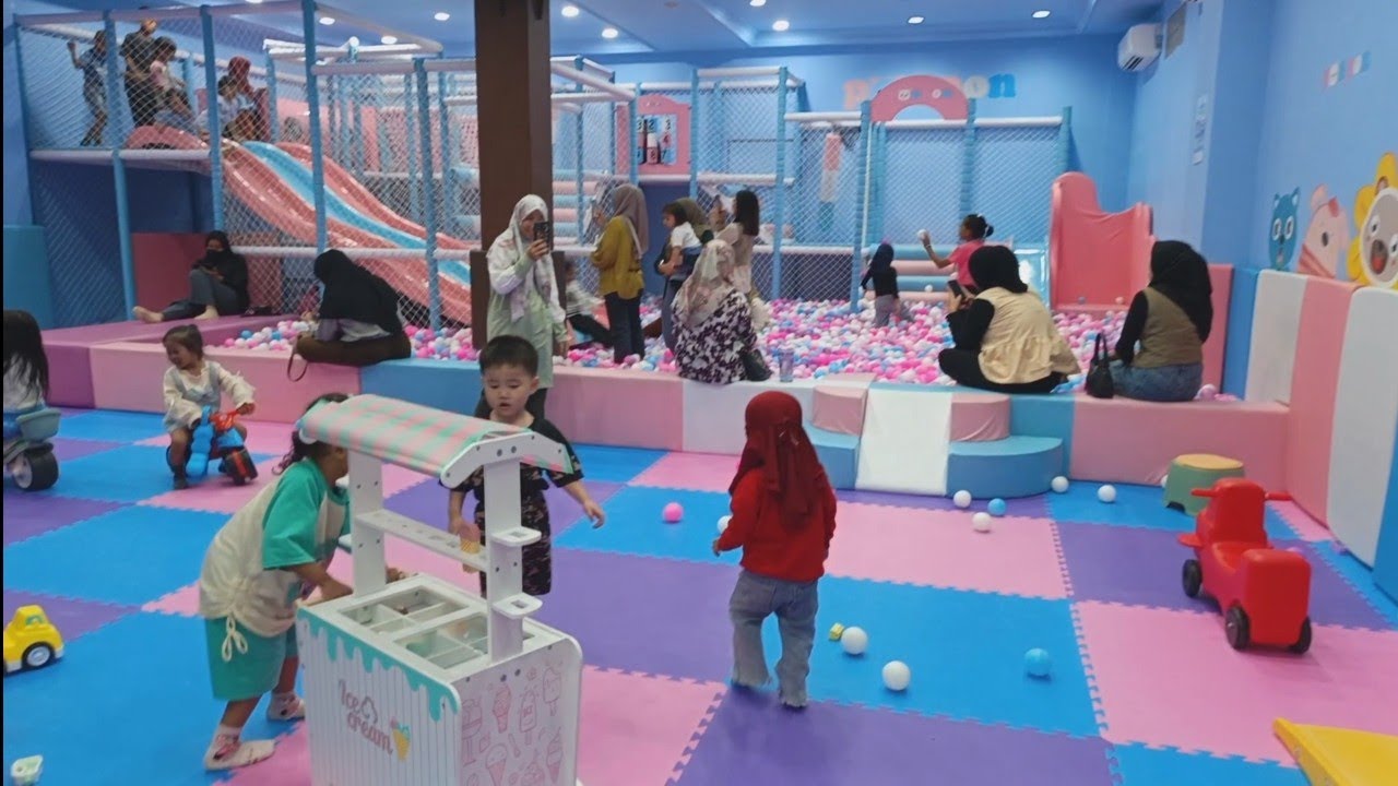 PLAYGROUND SERU BANGET! Kita Coba Semua Permainan Bareng Yuk!🎉🎉