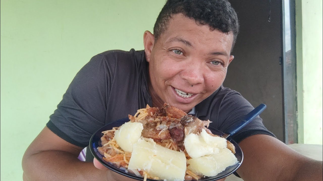 O ALMOÇO DE HOJE TEVE TILÁPIA FRITO