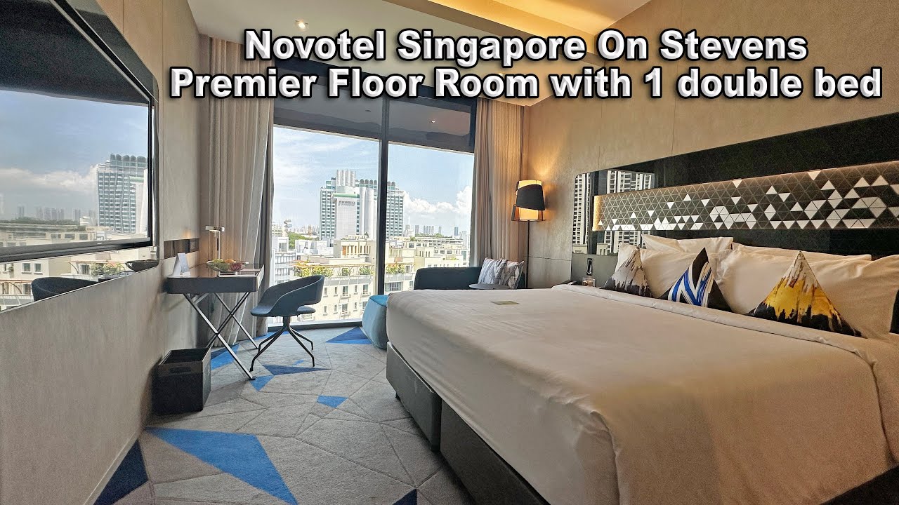 Номер Novotel Singapore On Stevens Premier Floor с 1 двуспальной кроватью