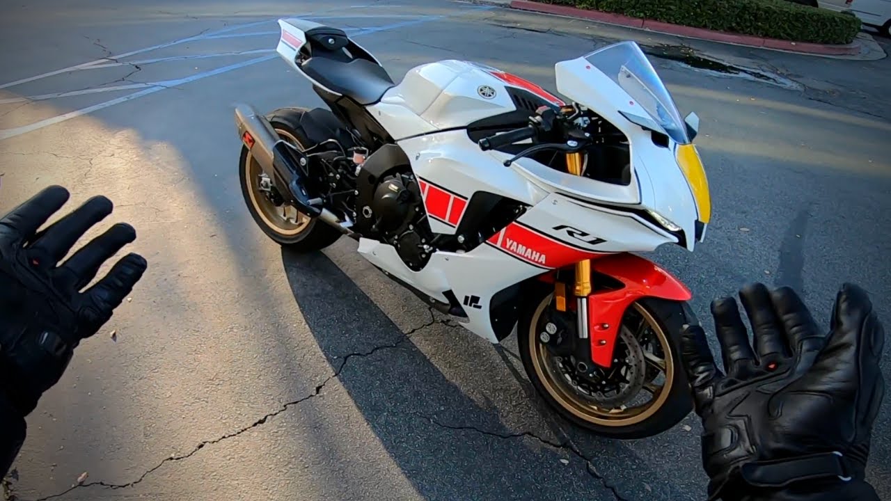 New Yamaha R1 Review
