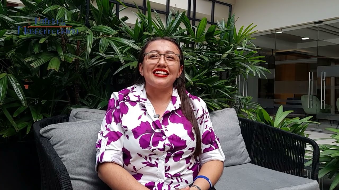 Una mujer emprendedora que inspira con su liderazgo femenino