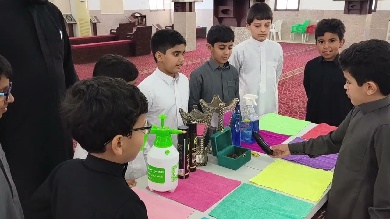 تبخير جامع النعمان وتعطيره طلاب مدرسة سليمان بن مهران لتحفيظ القرآن الكريم 