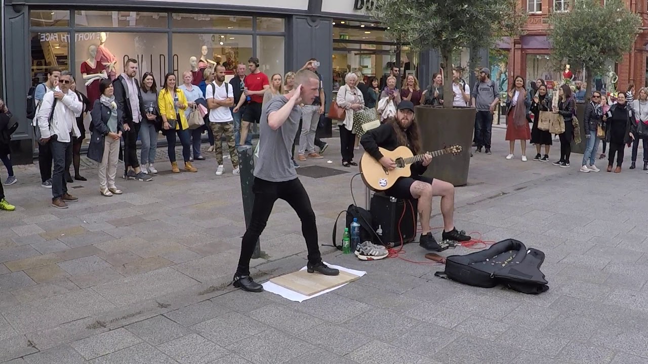 Show de rua Dublin - Sapateado e música típica (Jordo and The Legs)