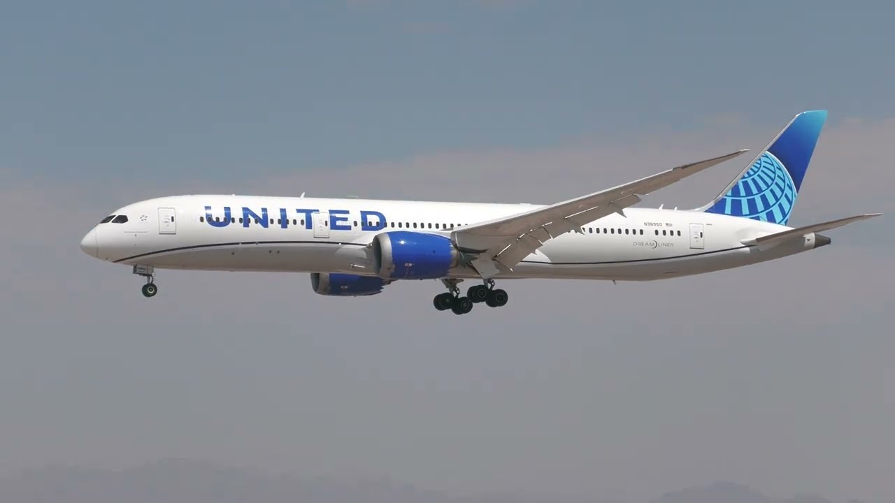 United Boeing 787-9 Dreamliner(N38950) arriving and departing Las Vegas!