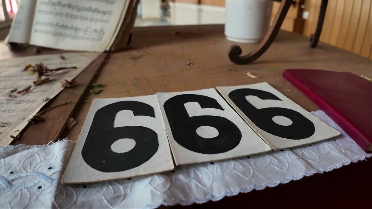 Une école abandonnée pas comme les autres - URBEX