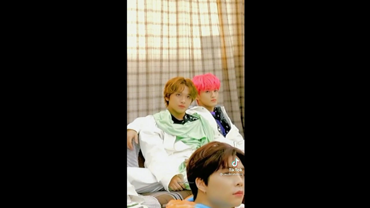 (Markhyuck) Mark and Haechan moments I found on tiktok