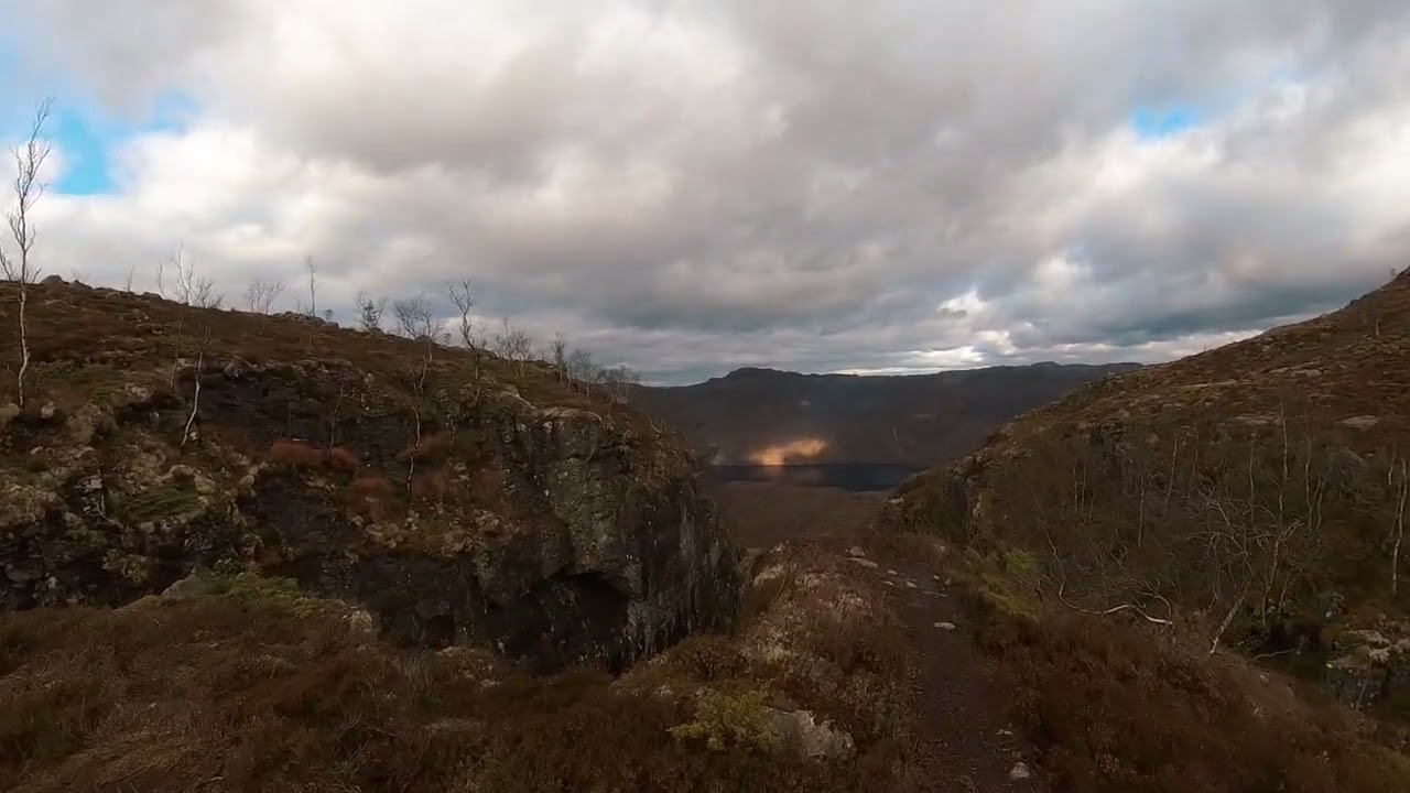 Fottur til Jodejuvet og Jodekongen, Lyngsheia