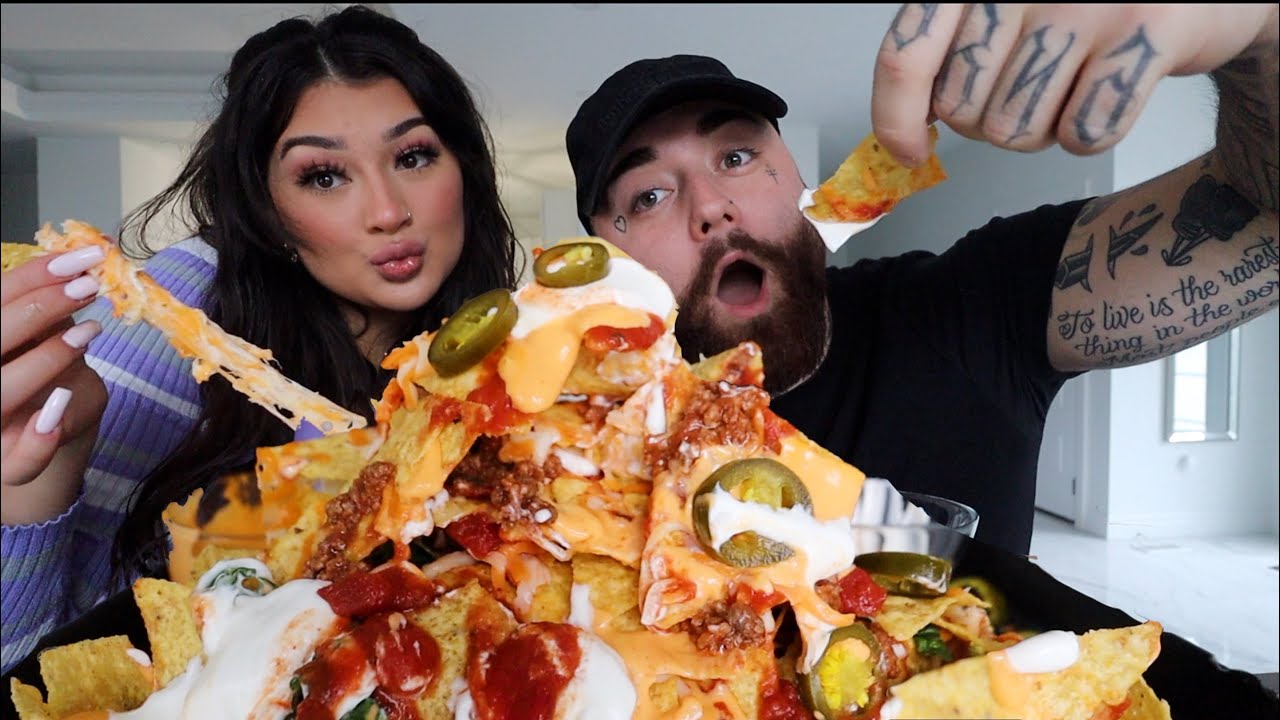 MASSIVE MOUNTAIN OF NACHOS • Mukbang