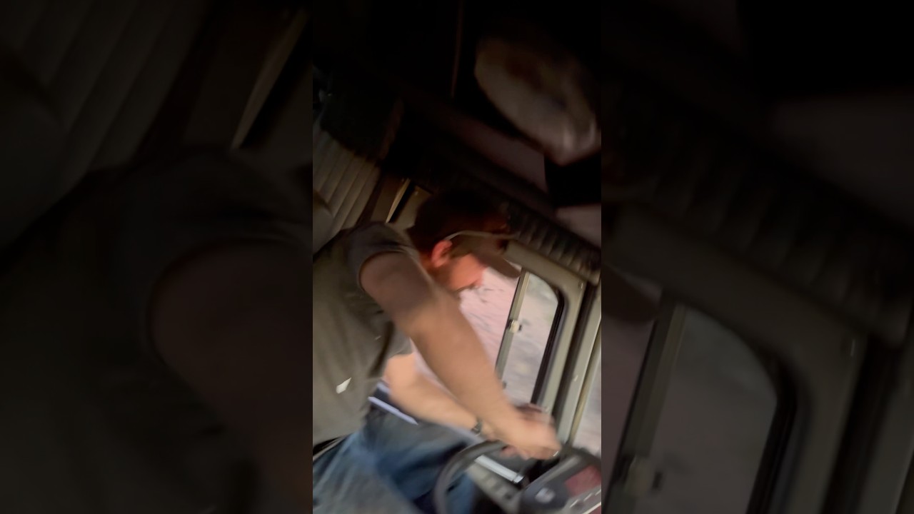Пожарная машина не останавливается ни перед чем #пожар